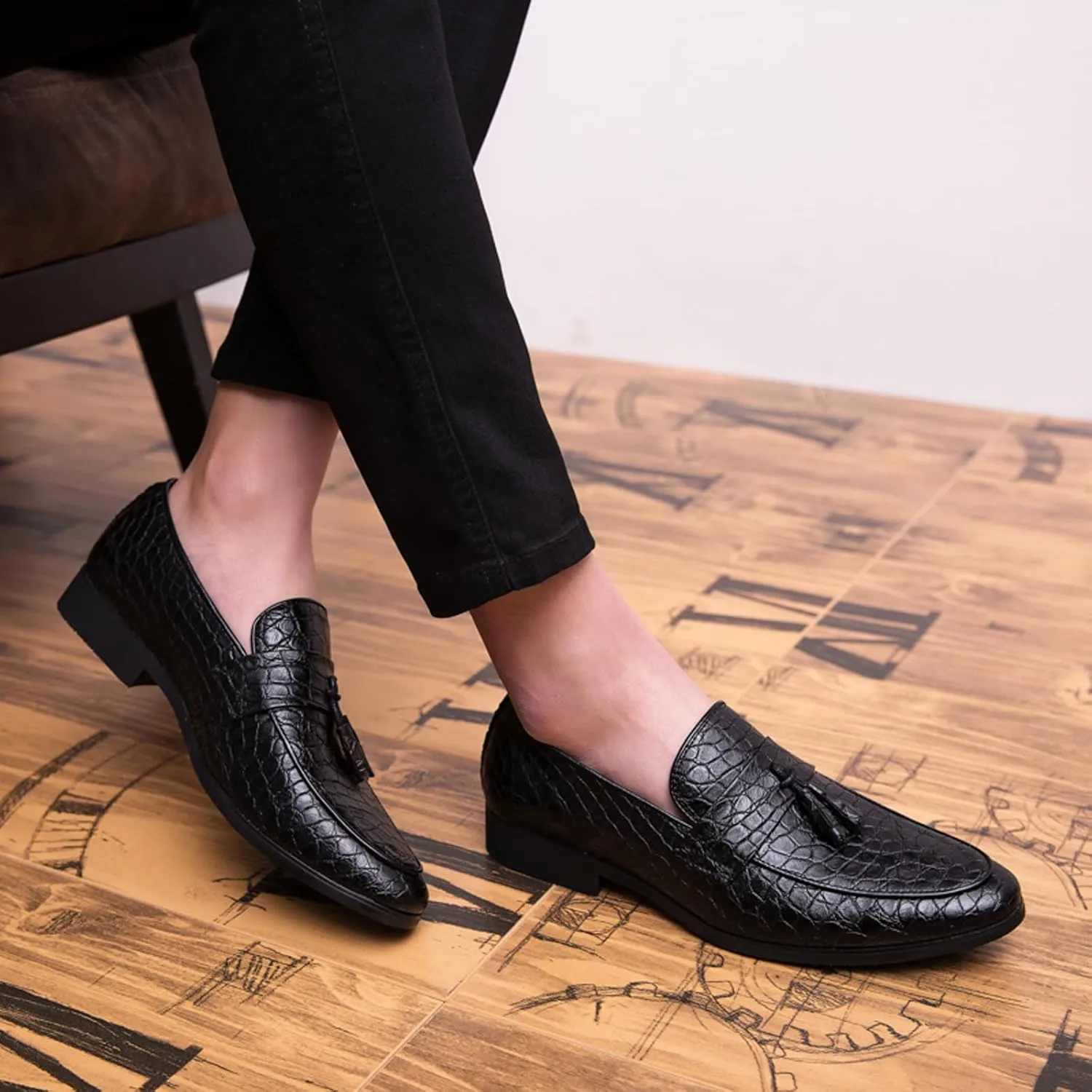 Men's Leather Print Dress Loafers with Tassel Decor Fashion Classic Point Toe Handmade Slip-on Penny Loafer Low Top Non-Slip Luxury Business Formal Shoes
