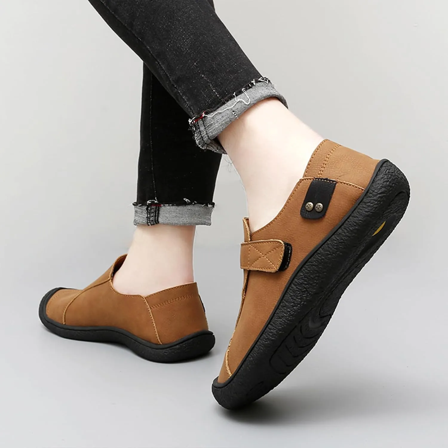 Men’s Leather Slip On Loafers Comfortable Lightweight Flat Driving Loafers Fashion Hook Loop Anti-Collision Toe Walking Boat Shoes