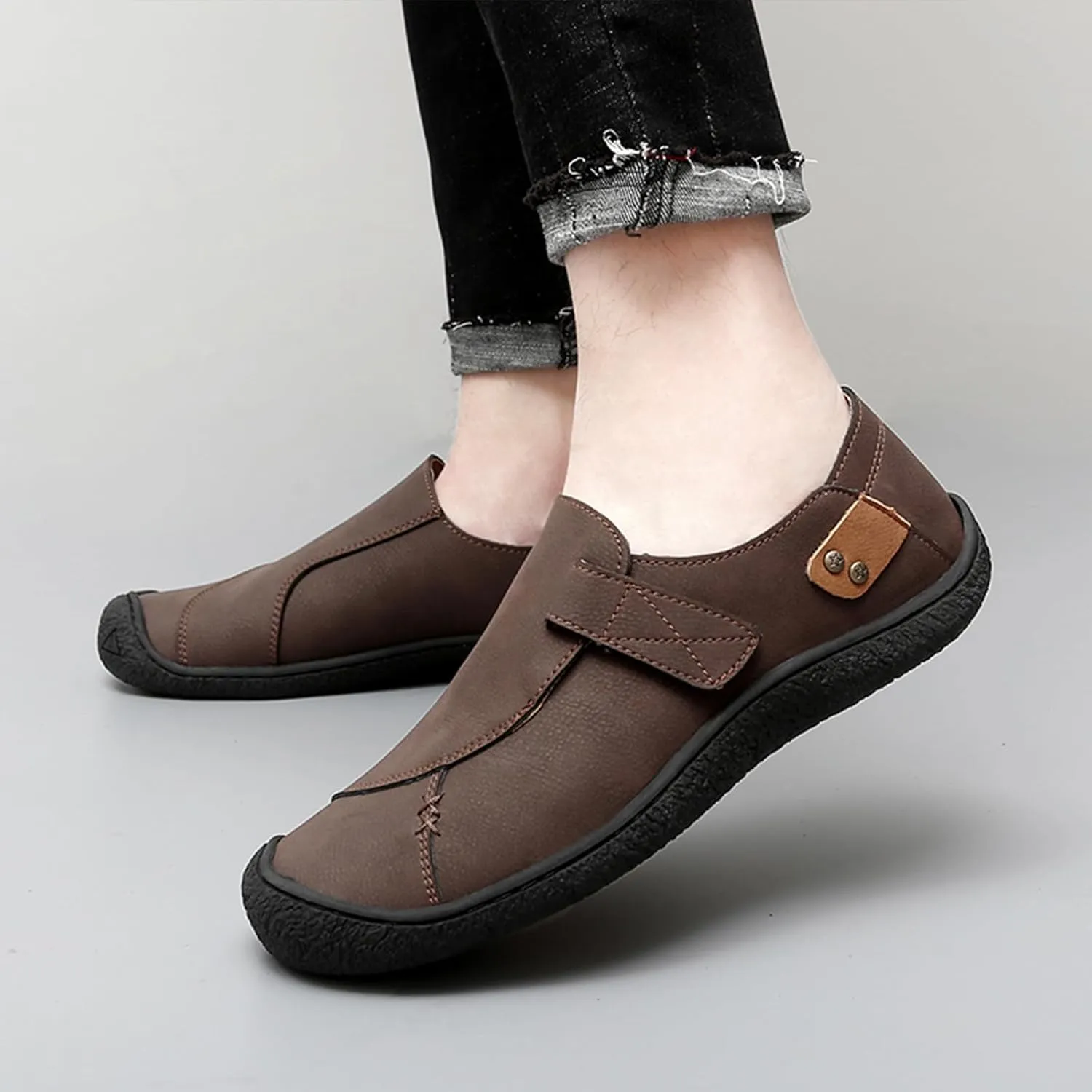 Men’s Leather Slip On Loafers Comfortable Lightweight Flat Driving Loafers Fashion Hook Loop Anti-Collision Toe Walking Boat Shoes